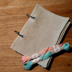 Stoffen journal 17 cm lang x 11,5 cm breed beige