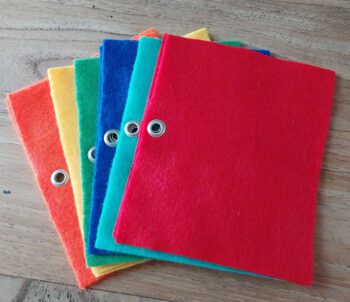 Vilten journal omslag (11 cm x 12,5 cm)